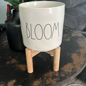 Rae Dunn Bloom Plant Potter